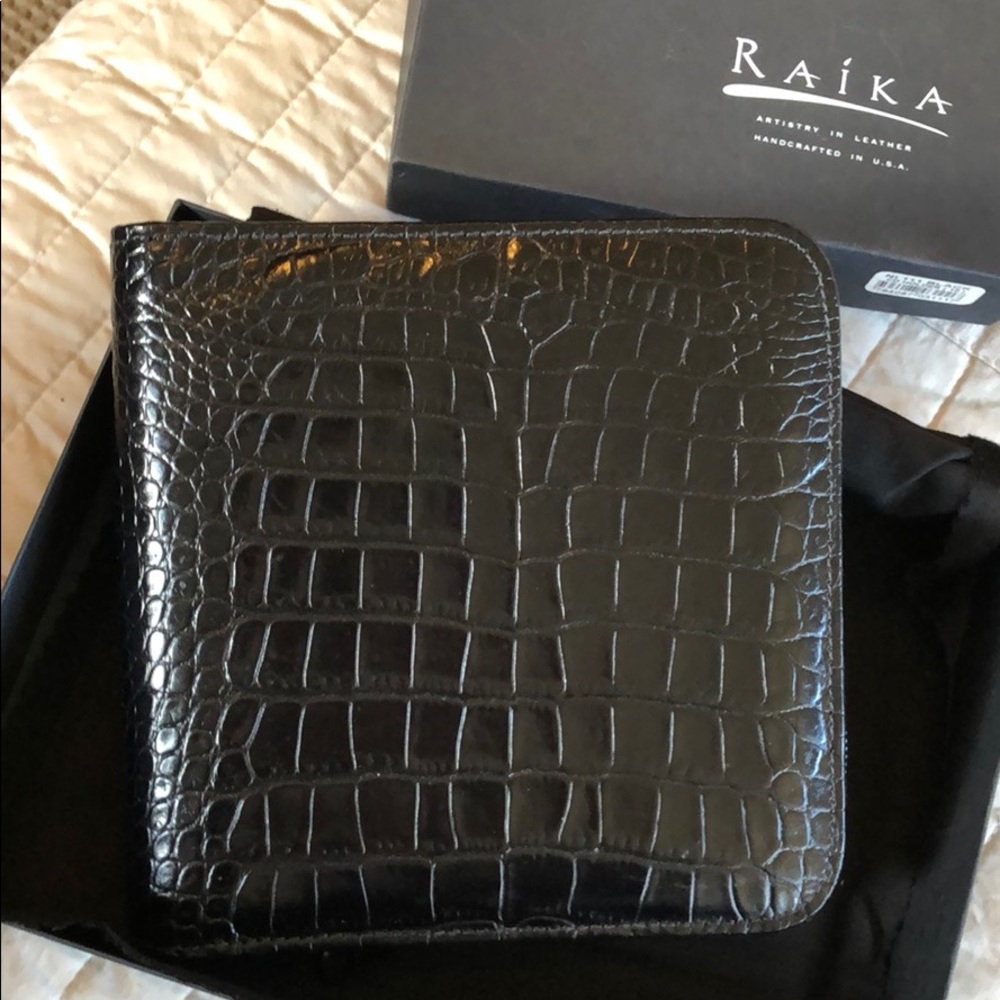Black leather DVD/CD holder